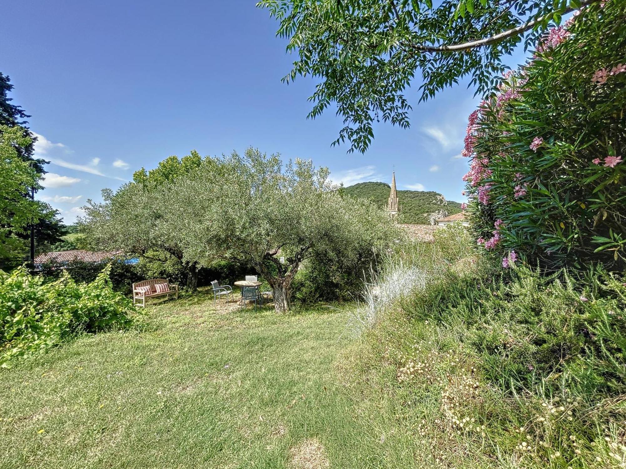 Le Fleuriste Vila Saint-Sauveur-de-Cruzière Exterior foto